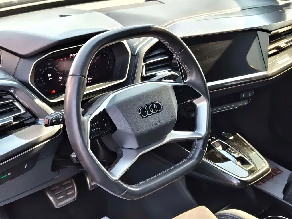 Audi Q4 e-tron — фото 8