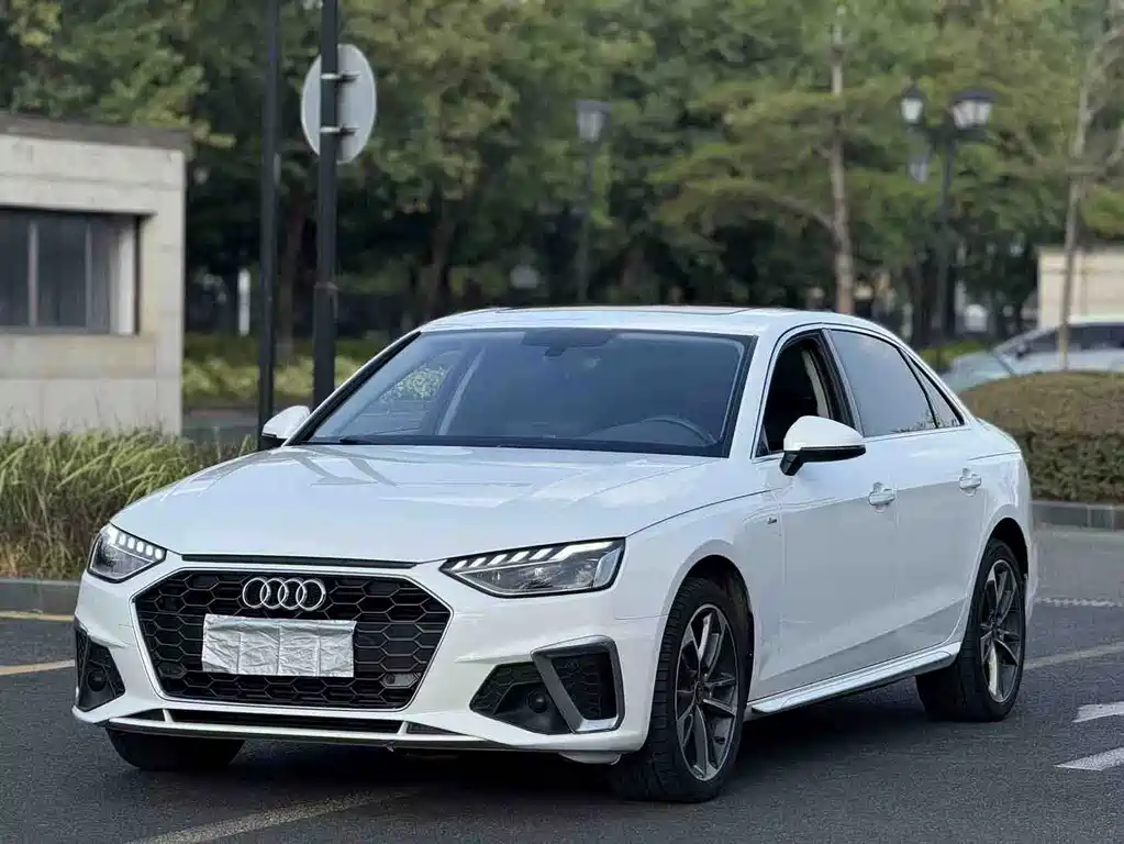 Audi A4L — фото 1