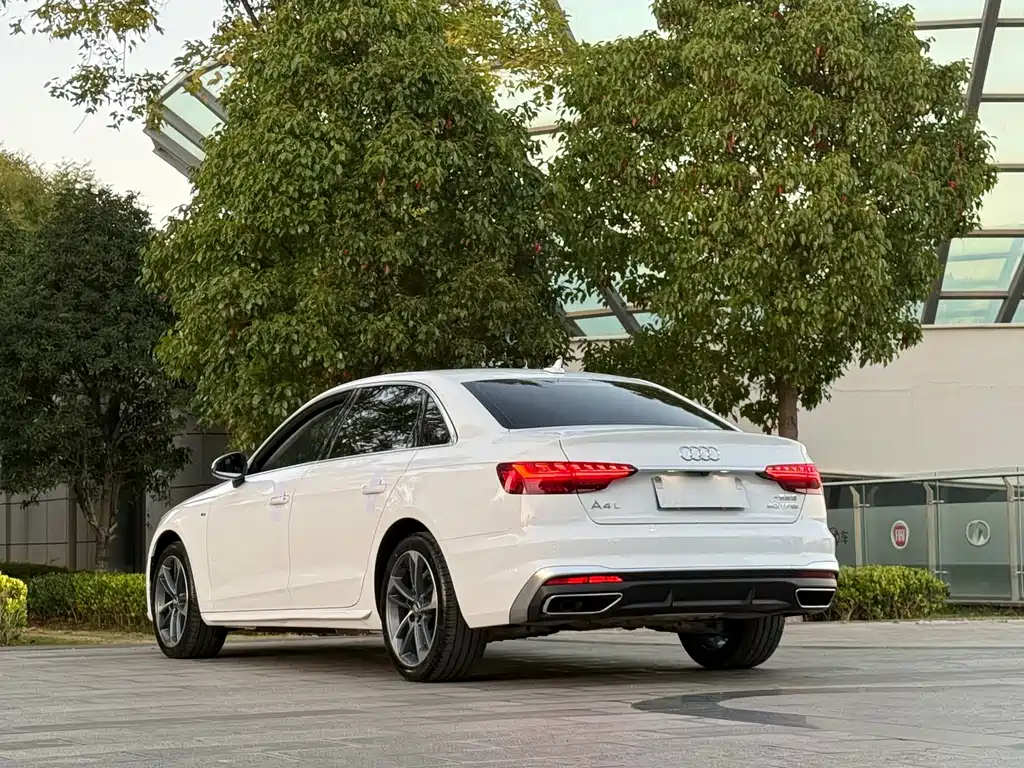 Audi A4L — фото 9