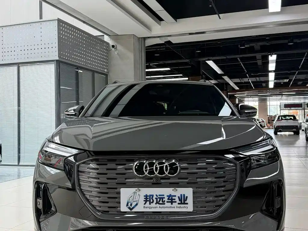 Audi Q4 e-tron — фото 2