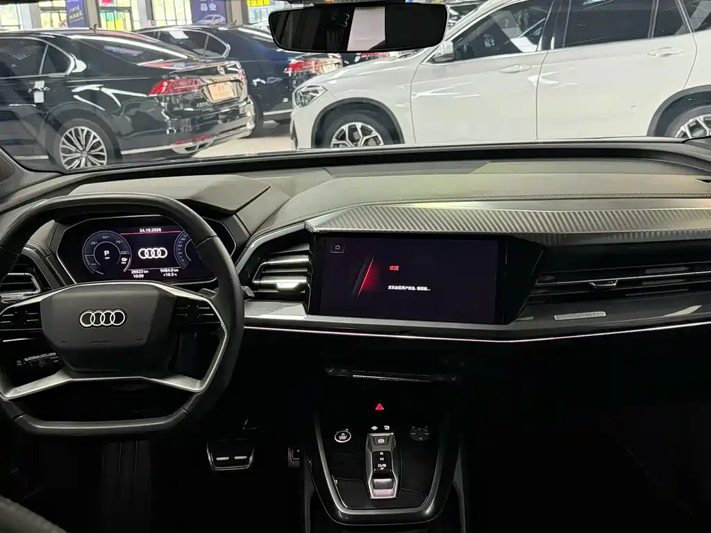 Audi Q4 e-tron — фото 8
