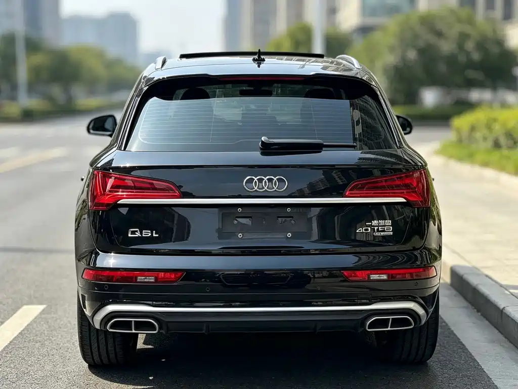 Audi Q5L — фото 15