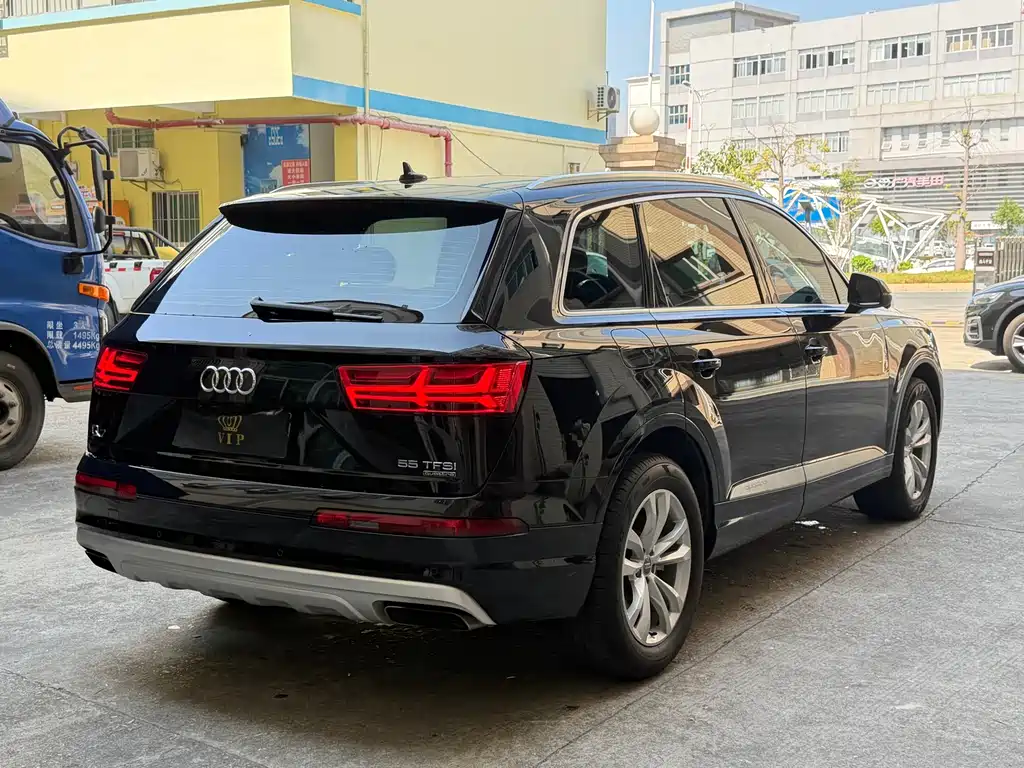 Audi Q7 — фото 14