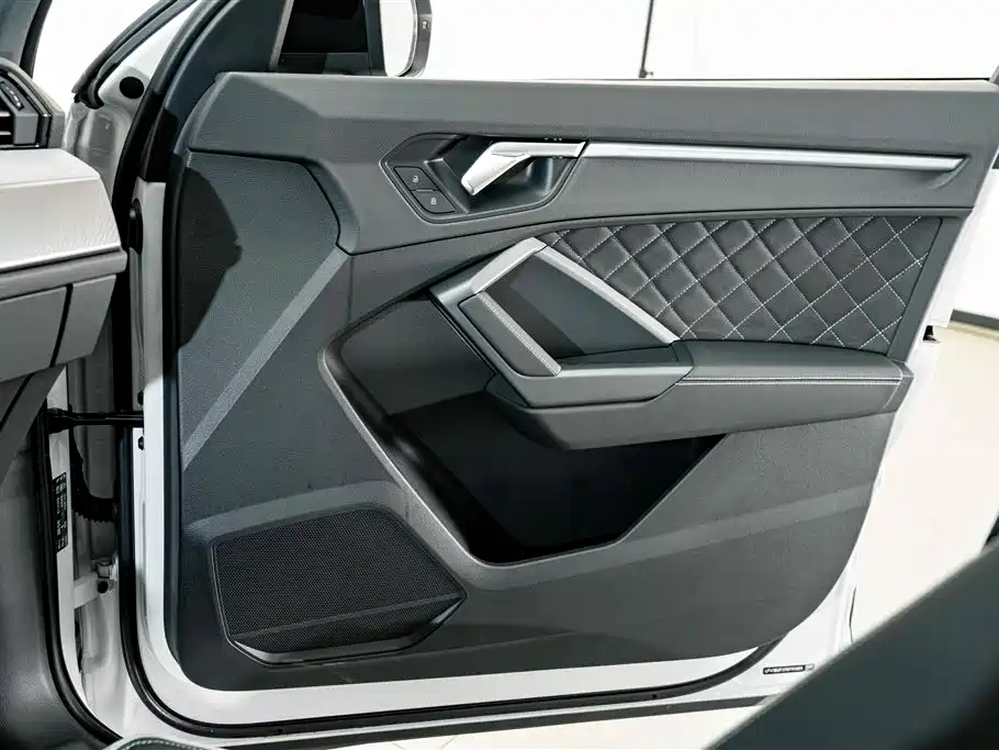 Audi Q3 Sportback — фото 15