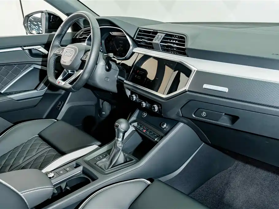 Audi Q3 Sportback — фото 17