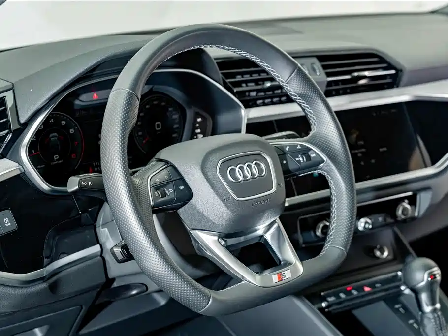 Audi Q3 Sportback — фото 10