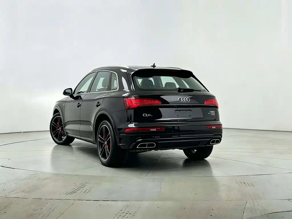 Audi Q5L — фото 7