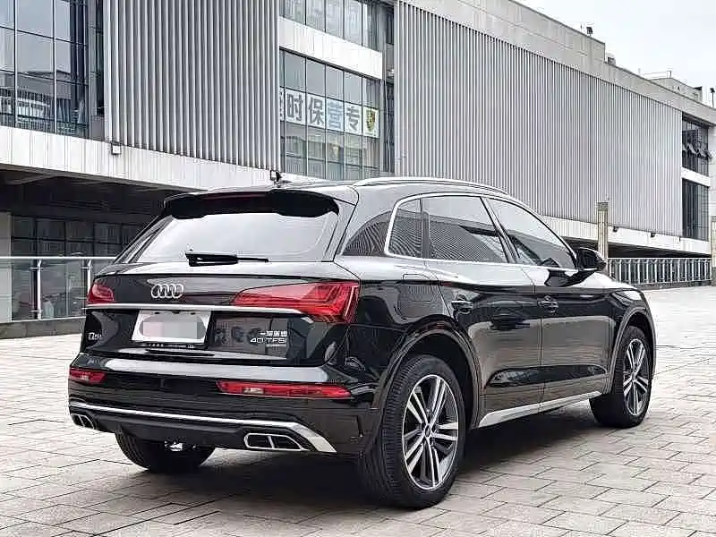 Audi Q5L — фото 15