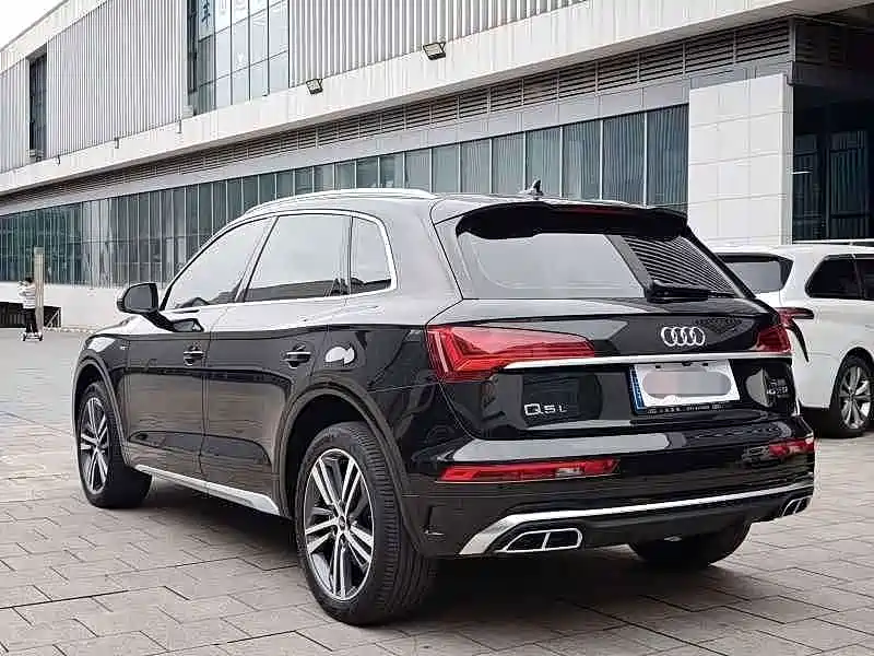 Audi Q5L — фото 17