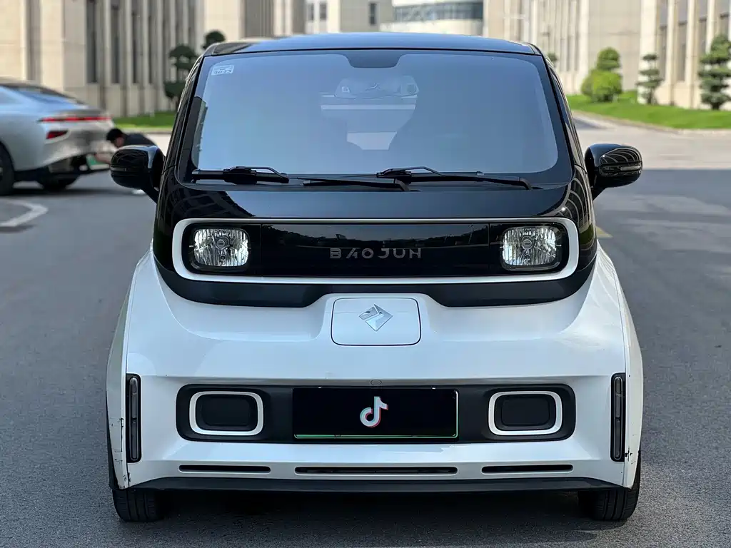 Baojun E300 — фото 2