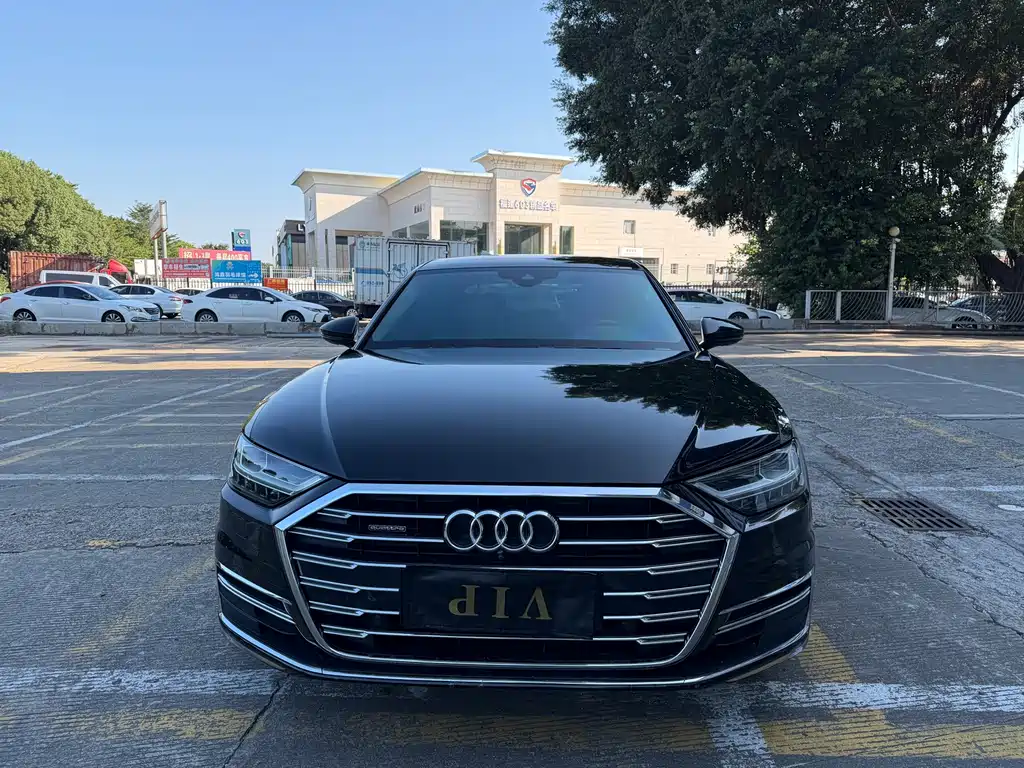 Audi A8 — фото 2