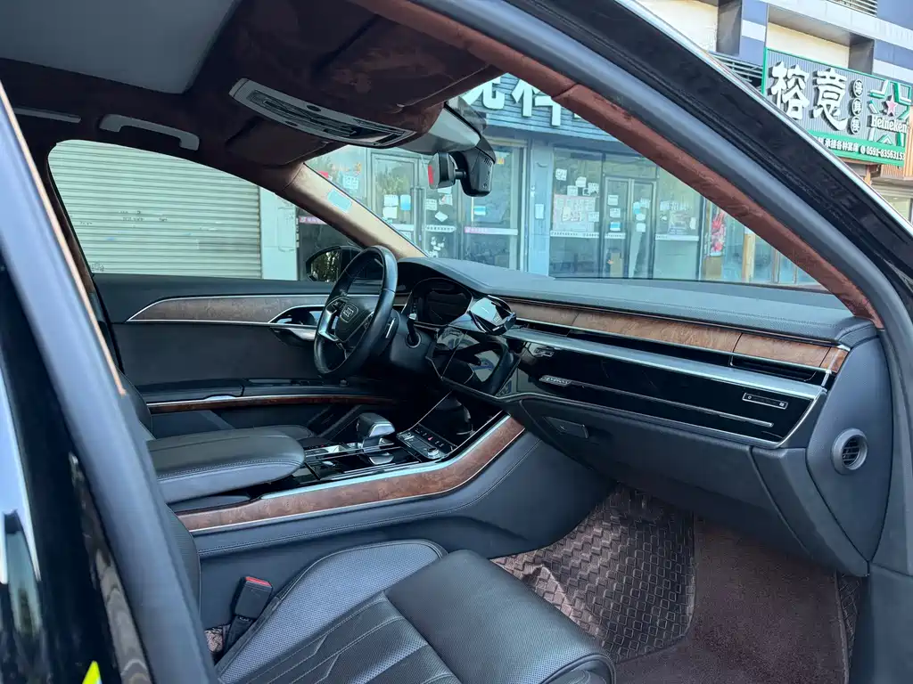 Audi A8 — фото 3