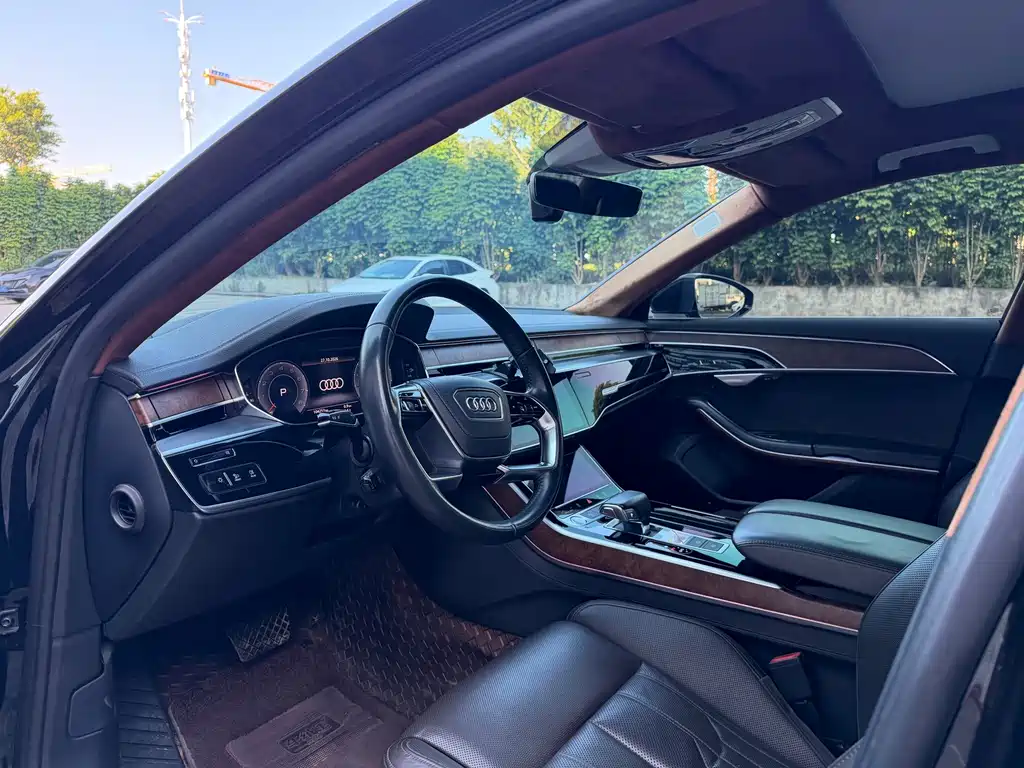 Audi A8 — фото 4