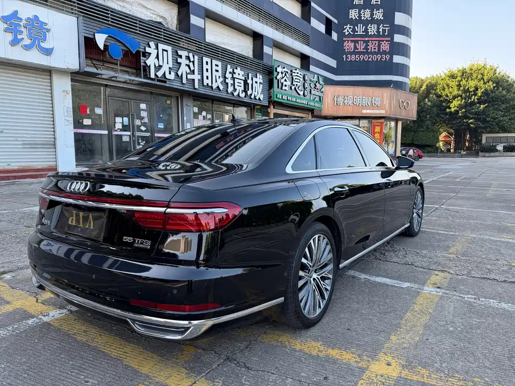 Audi A8 — фото 9