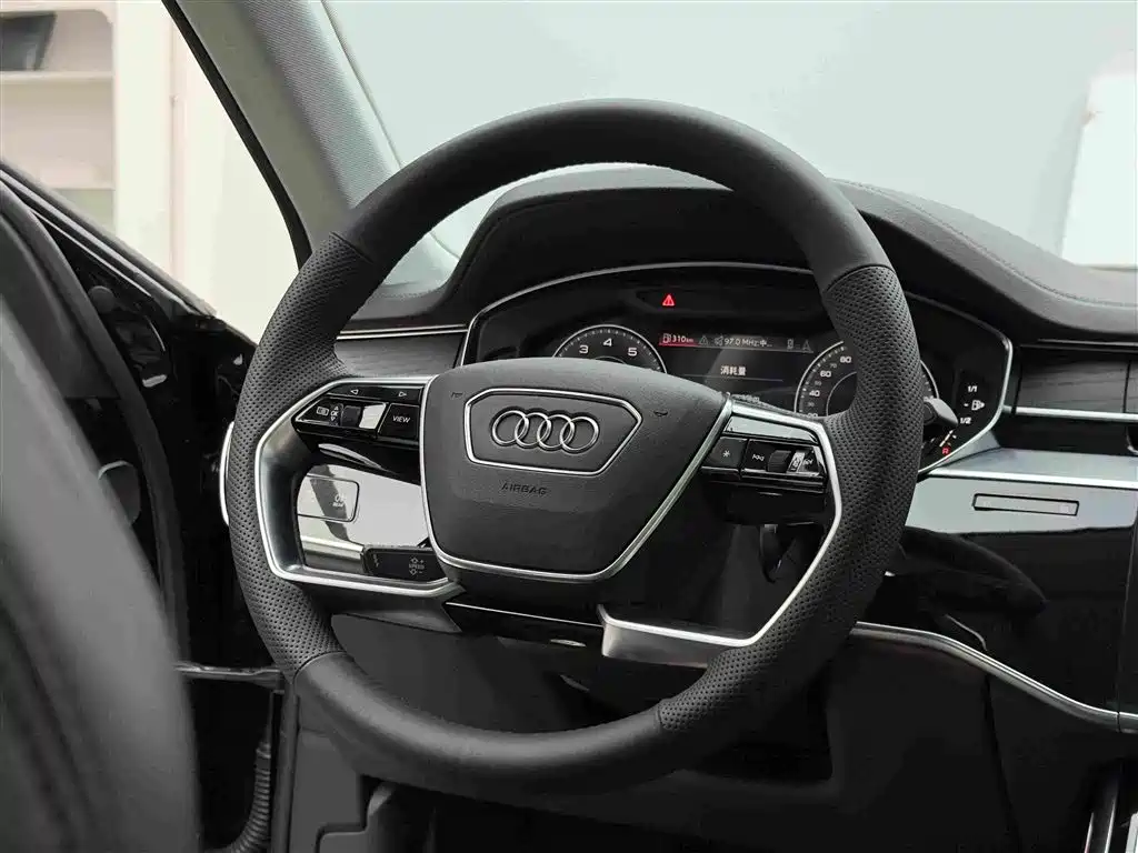 Audi A8 — фото 14