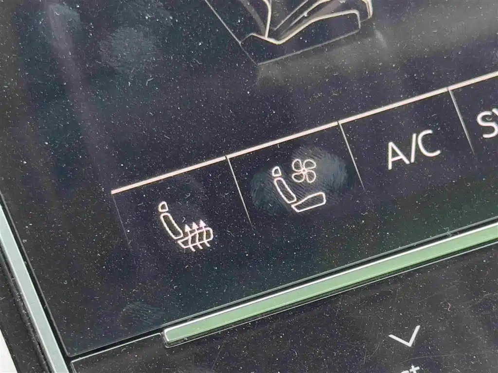 Audi A8 — фото 17