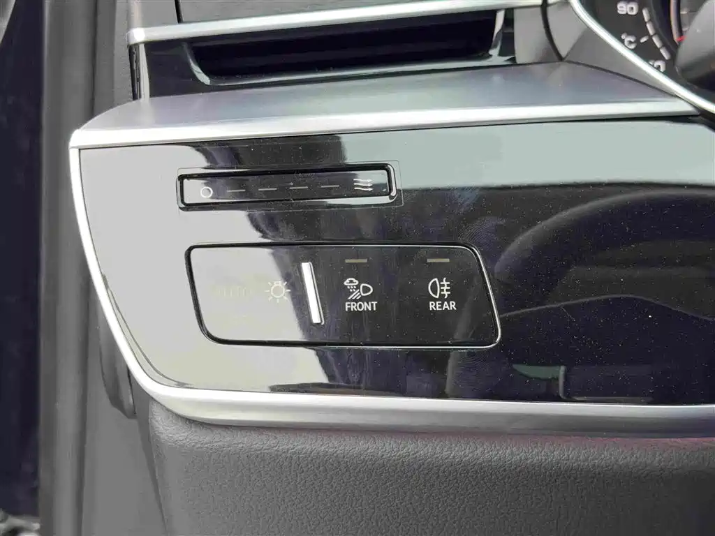 Audi A8 — фото 18