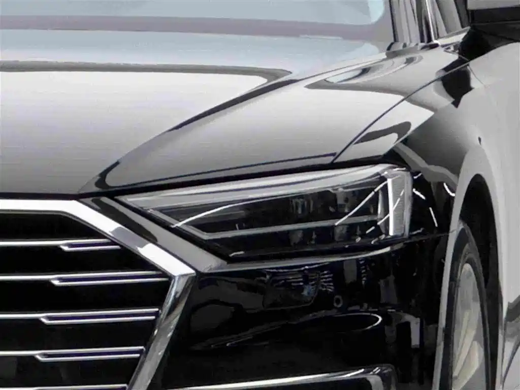 Audi A8 — фото 3