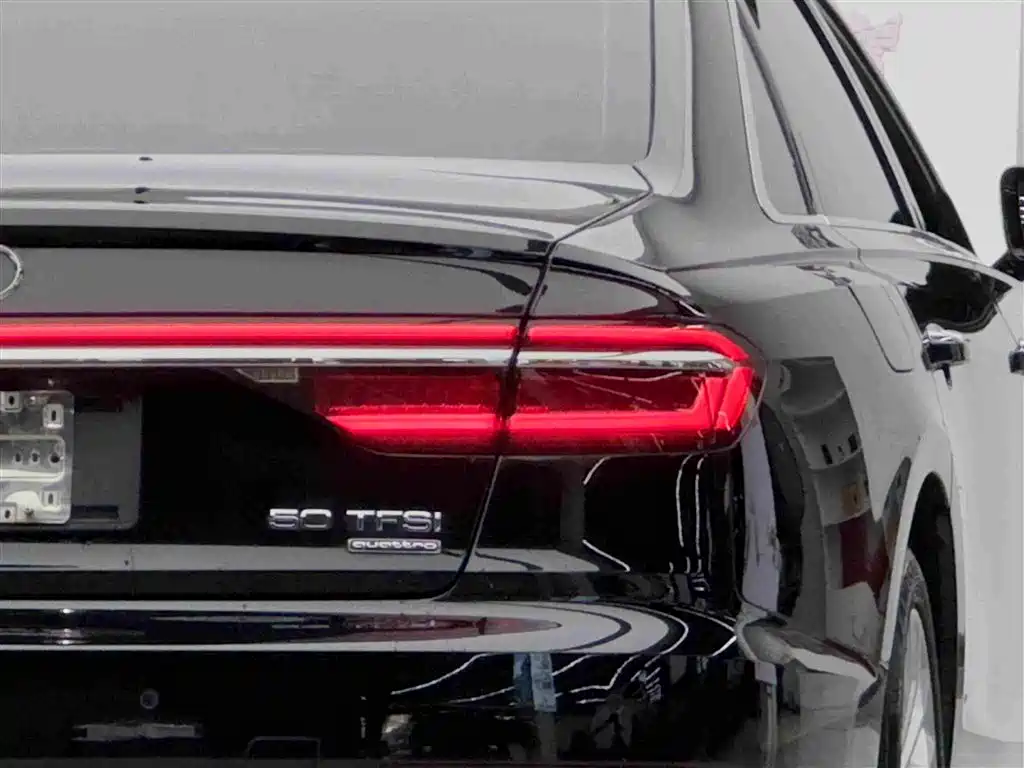 Audi A8 — фото 6