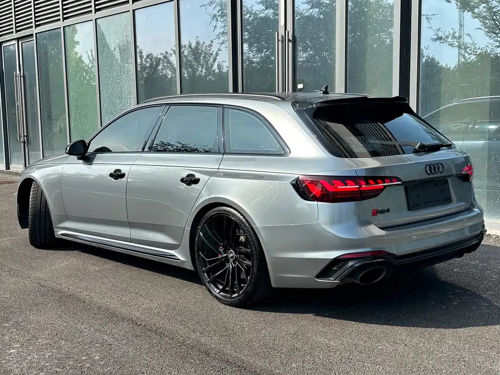 Audi RS 4 — фото 2