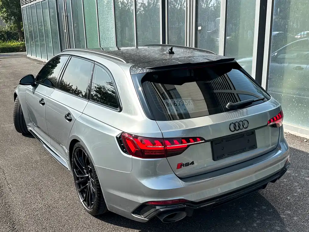 Audi RS 4 — фото 11