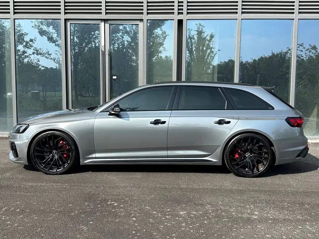 Audi RS 4 — фото 3