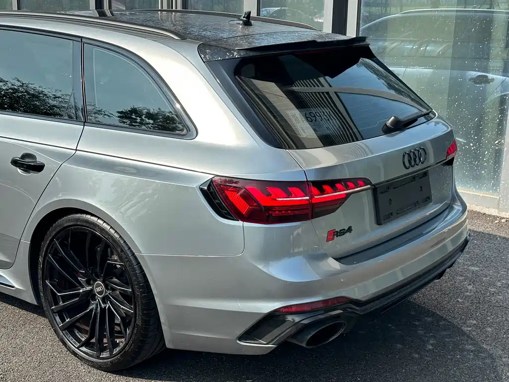 Audi RS 4 — фото 4
