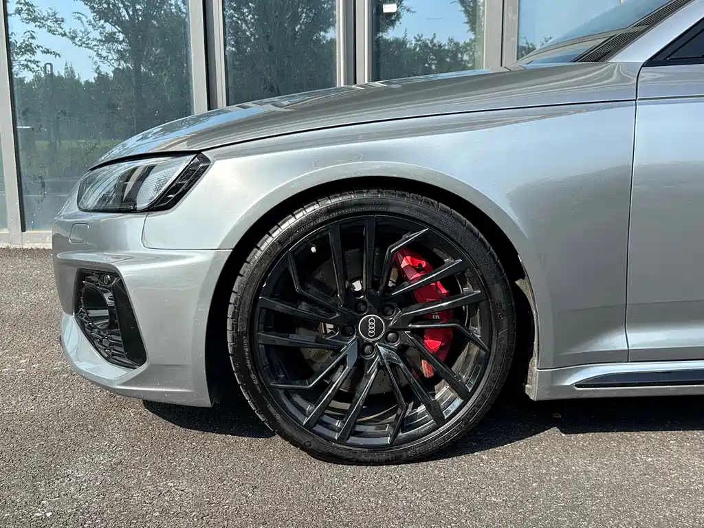 Audi RS 4 — фото 9