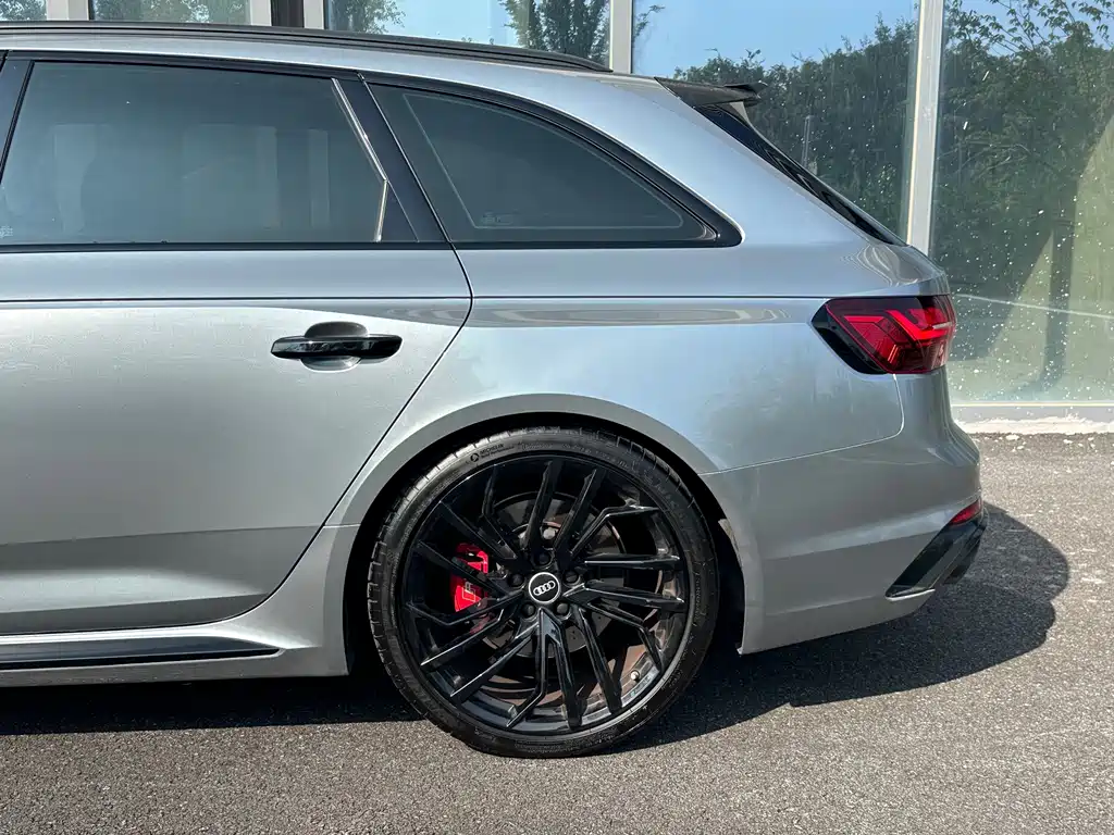 Audi RS 4 — фото 10