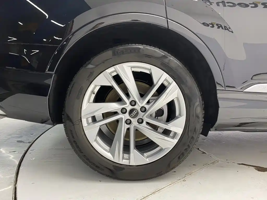 Audi Q7 — фото 11