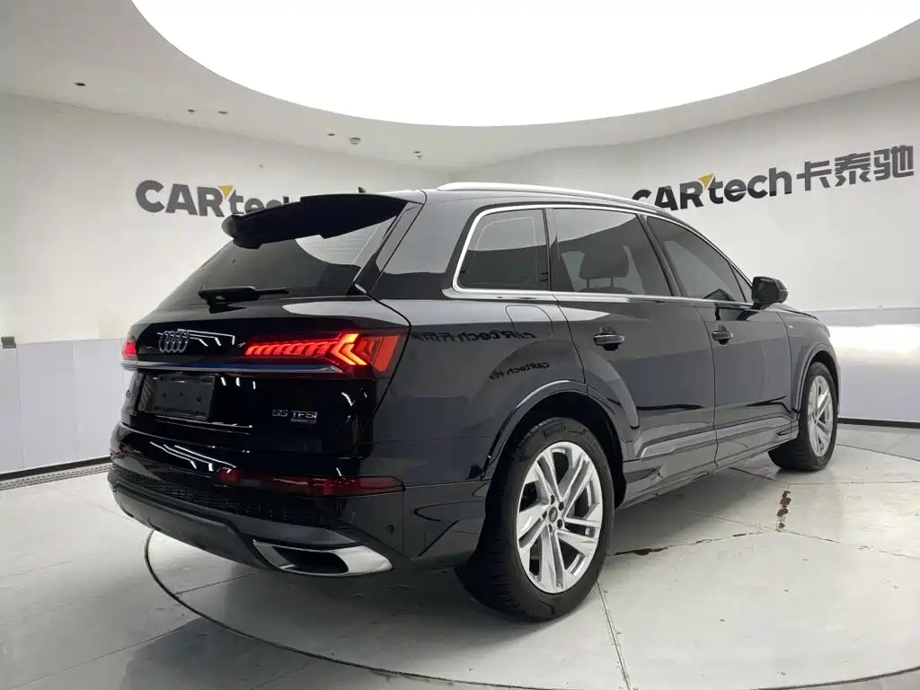 Audi Q7 — фото 5