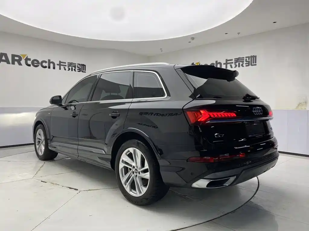 Audi Q7 — фото 7
