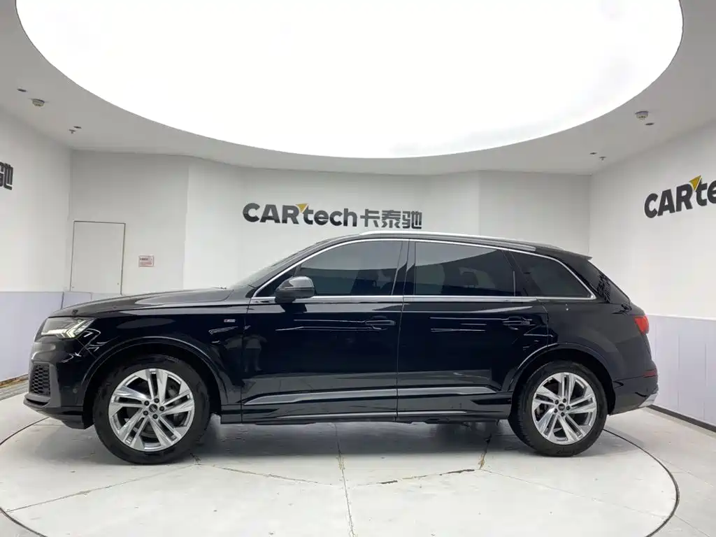 Audi Q7 — фото 8