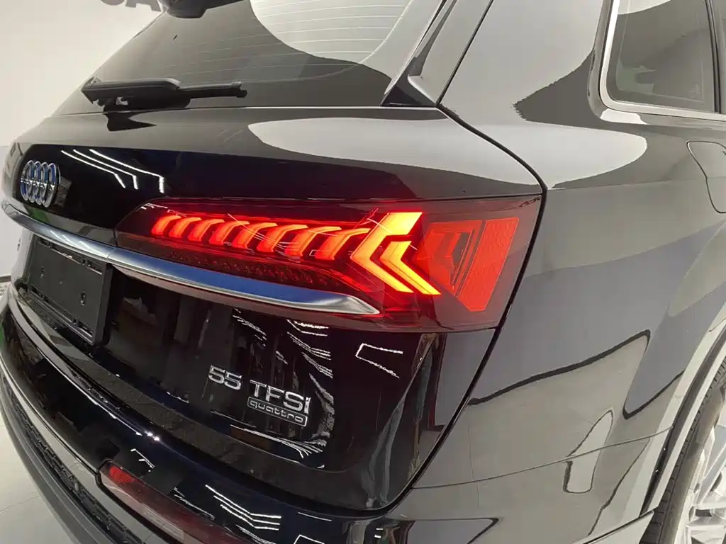 Audi Q7 — фото 10