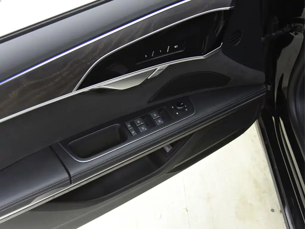 Audi A8 — фото 11