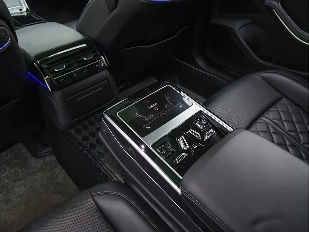 Audi A8 — фото 8