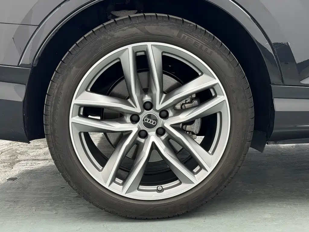 Audi Q7 — фото 11