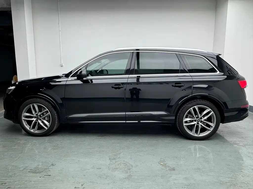 Audi Q7 — фото 10