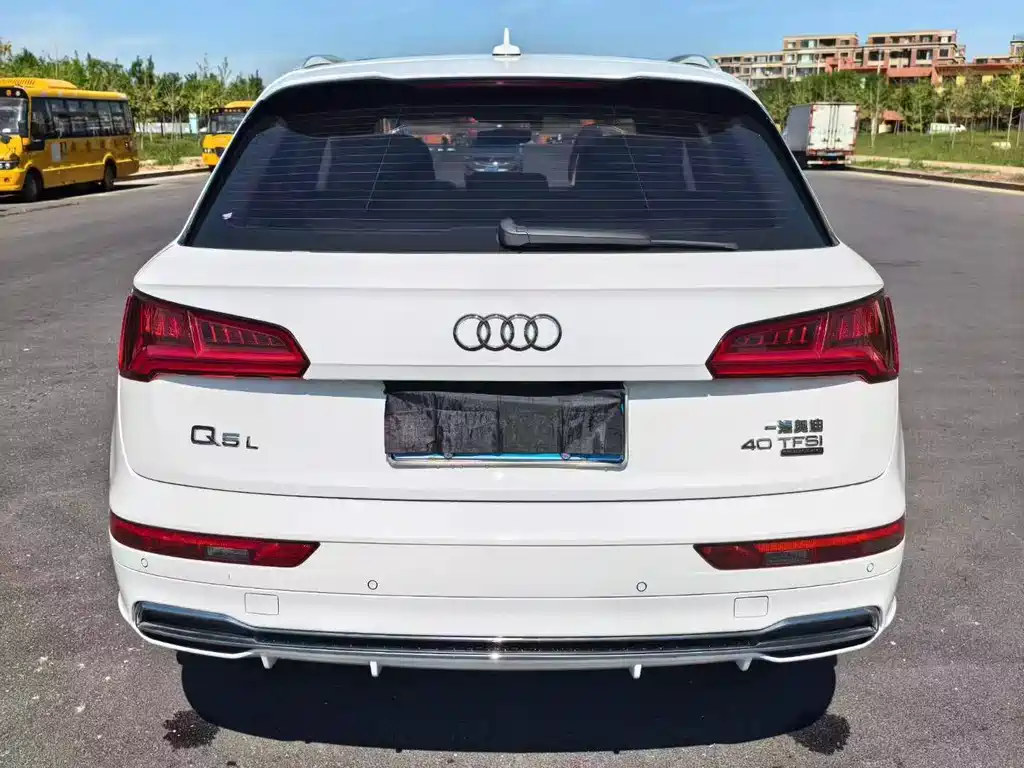 Audi Q5L — фото 4