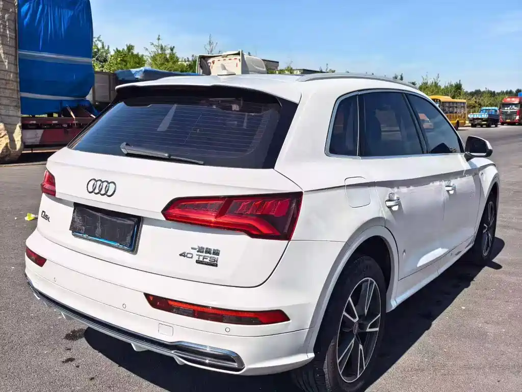 Audi Q5L — фото 6
