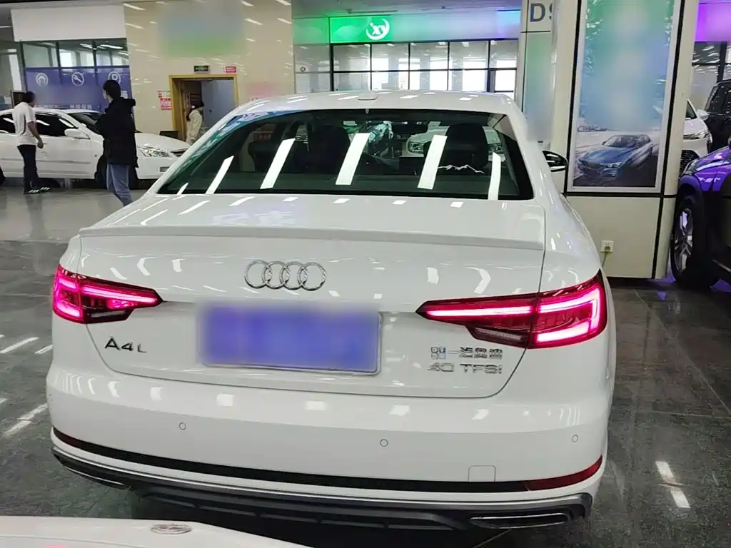 Audi A4L — фото 5