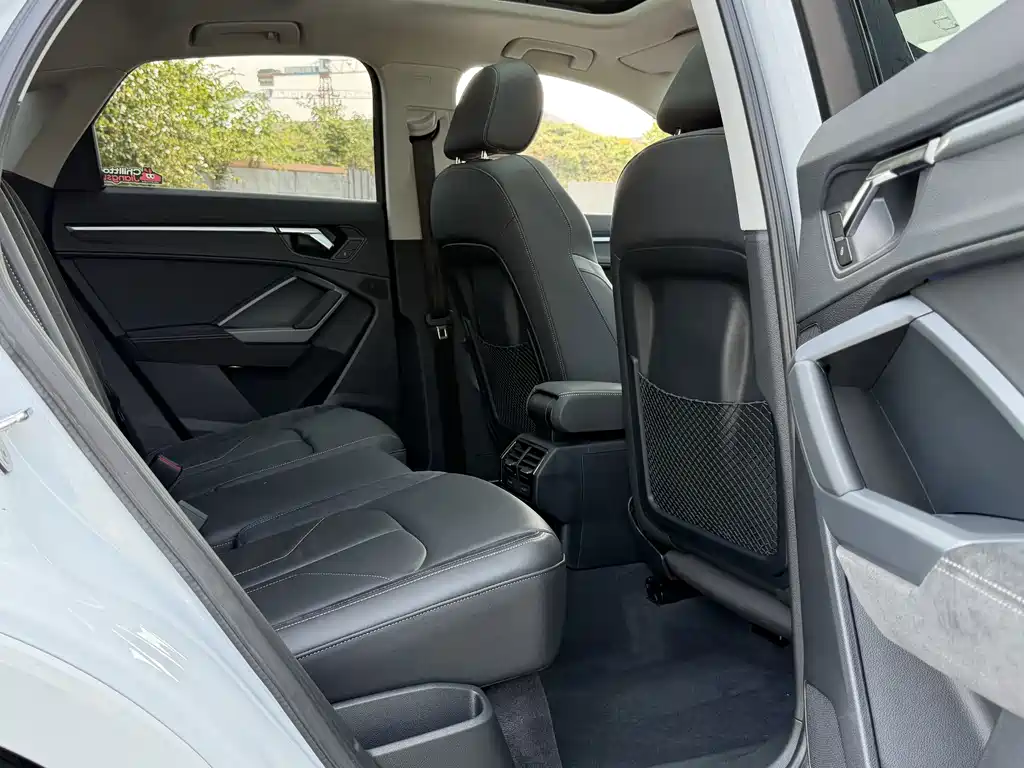 Audi Q3 Sportback — фото 13