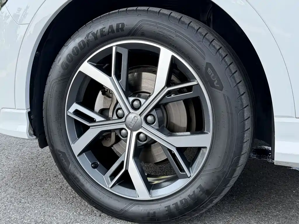 Audi Q3 Sportback — фото 15