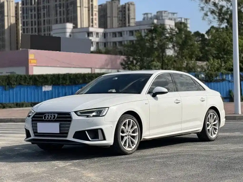 Audi A4L — фото 1