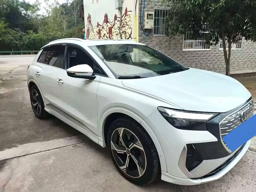 Audi Q4 e-tron — фото 3