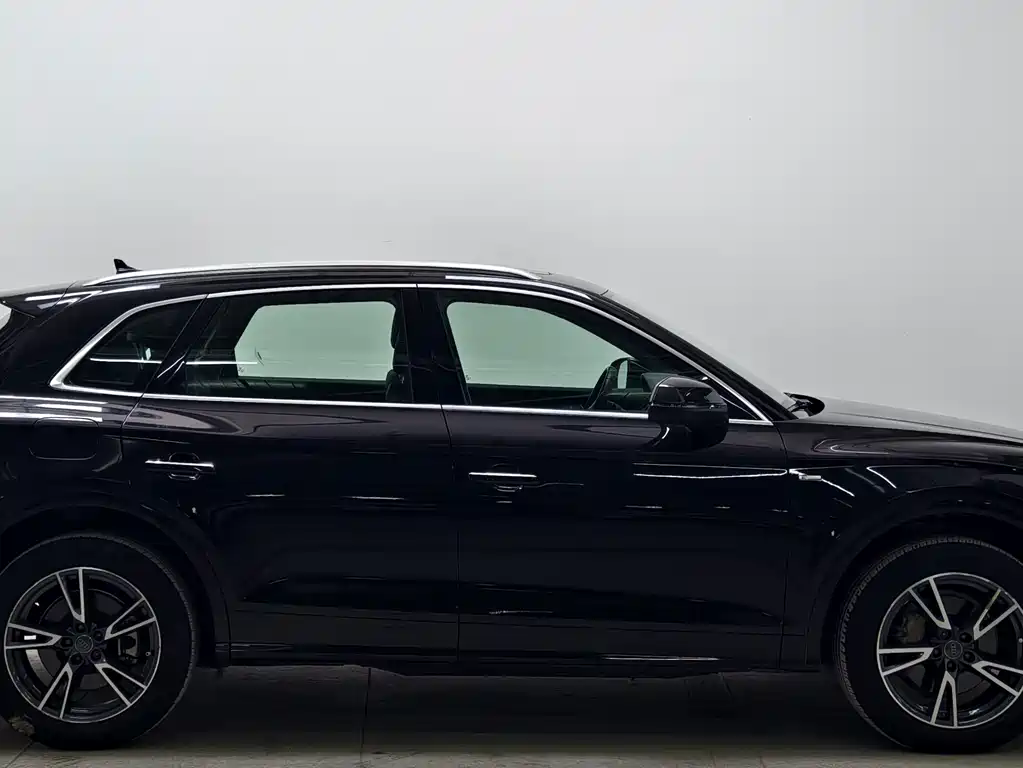 Audi Q5L — фото 8