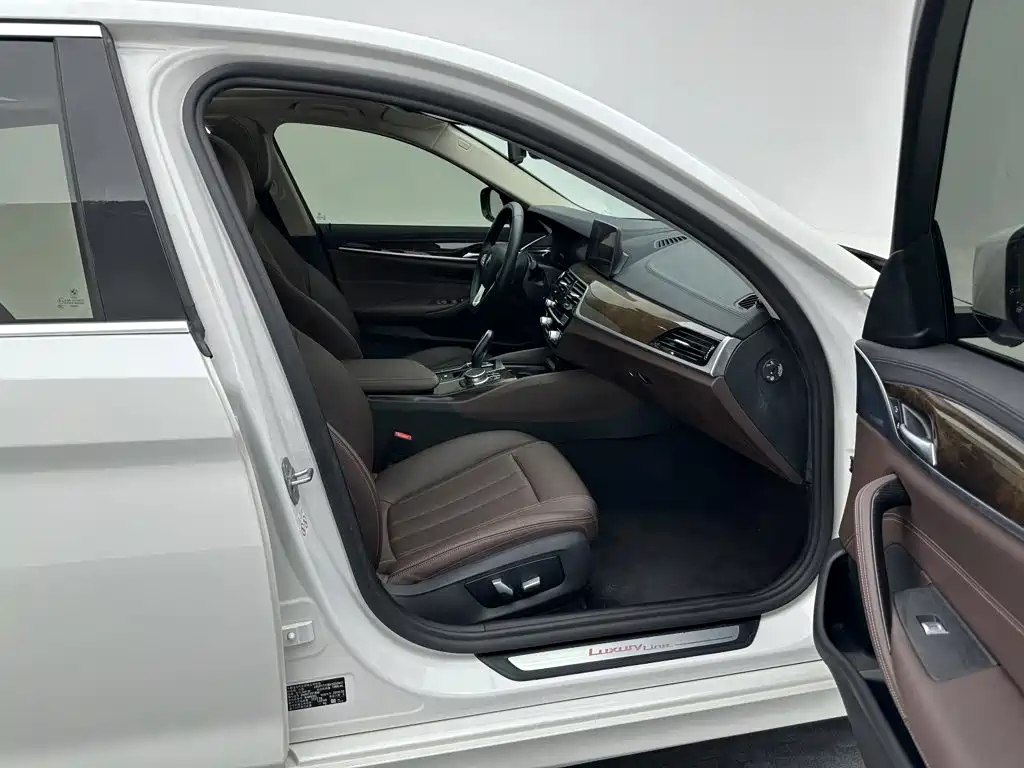 BMW 5 Series — фото 14