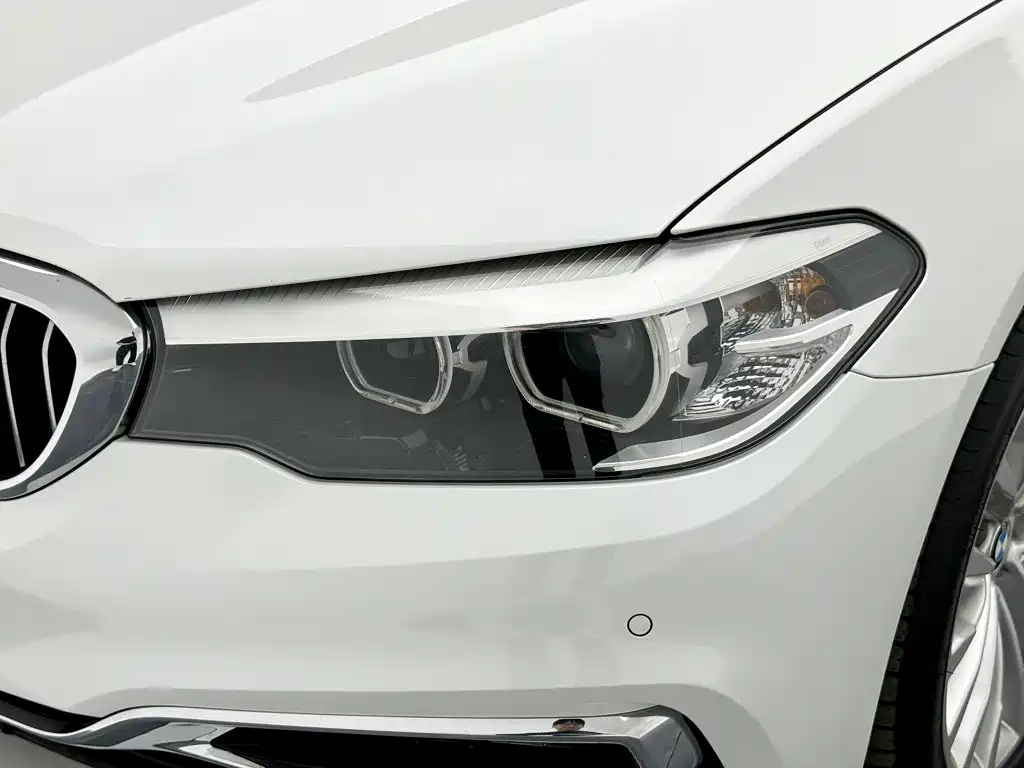 BMW 5 Series — фото 20