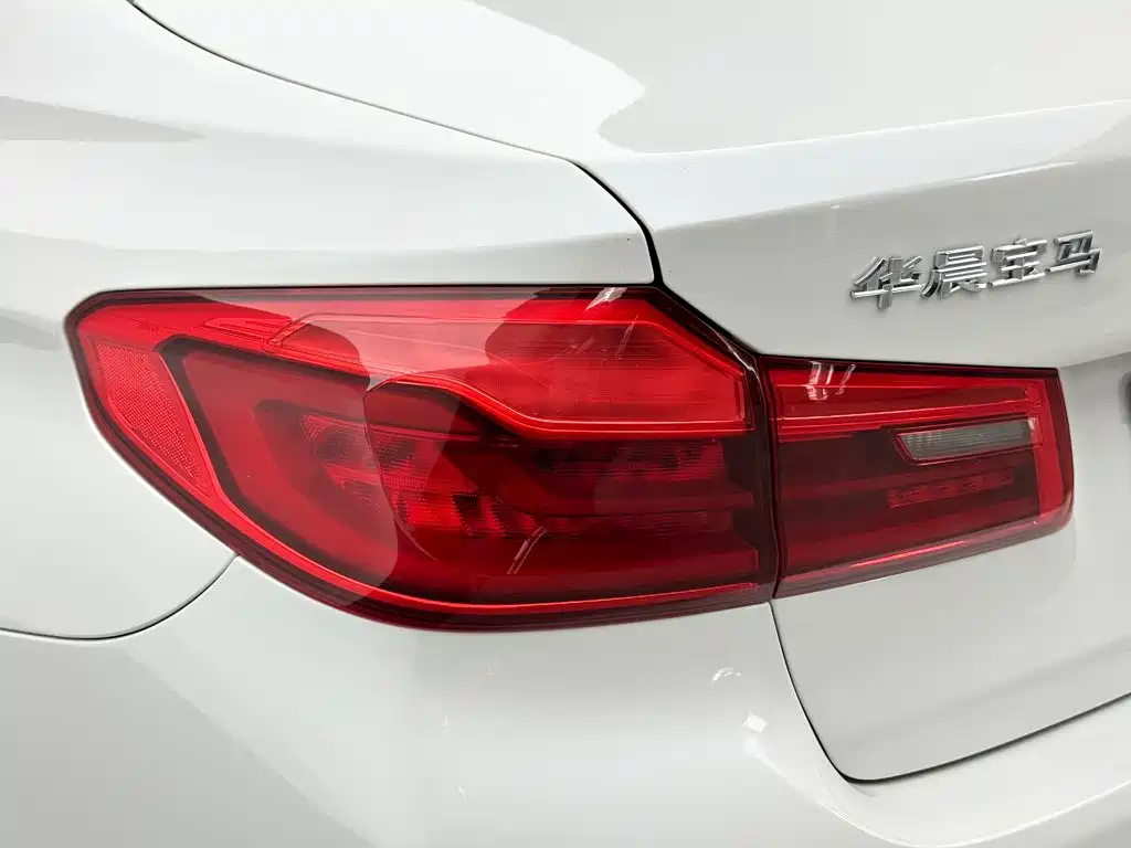 BMW 5 Series — фото 24