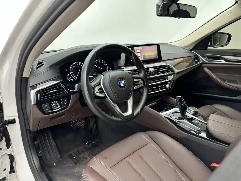 BMW 5 Series — фото 10